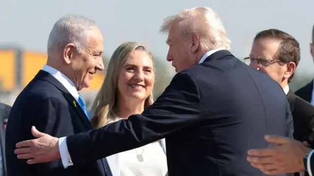 Benjamin Netanyahu, his wife to his left, greets US President Donald Trump on the tarmac