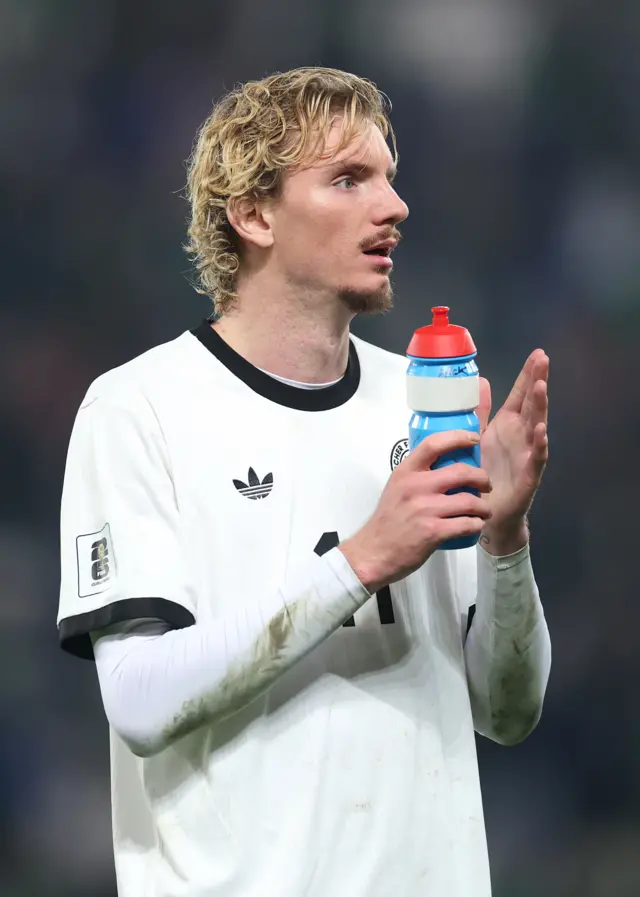 Thanking the travelling support