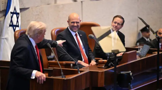 Donald Trump (L) points at Israeli President Isaac Herzog as Knesset speaker Amir Ohana (C) laughs