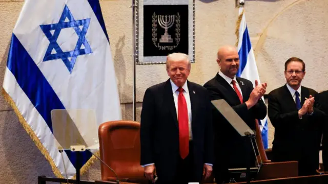 Trump stands as the Knesset claps during his address