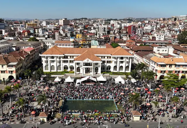 A drone view shows protesters gathering outside the town hall on Independence Avenue during a nationwide youth-led demonstration against frequent power outages and water shortages, in Antananarivo, Madagascar, October 14, 2025. REUTERS/Siphiwe Sibeko