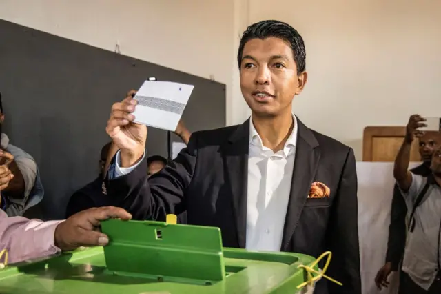 Andry Rajoelina casts his ballot in Antananarivo, on November 7, 2018