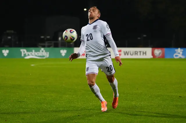 Jarrod Bowen controls the ball