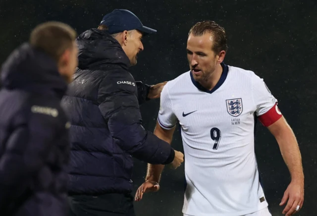 England's Harry Kane and manager Thomas Tuchel celebrate