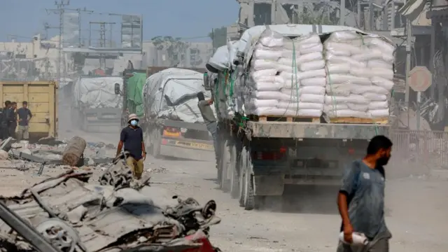 Trucks carry aid for Palestinians down derelict roads in Khan Younis