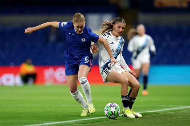 Sjoeke Nuesken of Chelsea and Anaele Le Moguedec of Paris FC compete for the ball