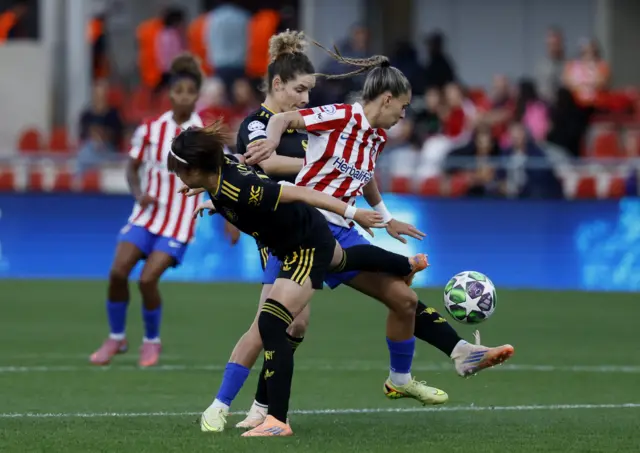 Atletico Madrid's Giovana in action with Manchester United's Dominique Janssen and Manchester United's Hinata Miyazawa