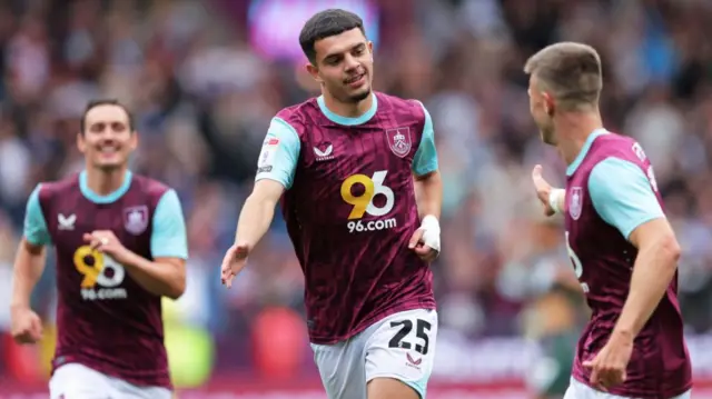 Zeki Amdouni in action for Burnley