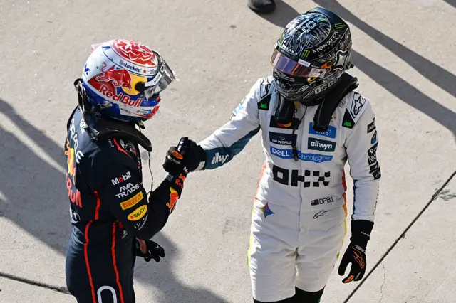 Max Verstappen and Oscar Piastri dhake hands