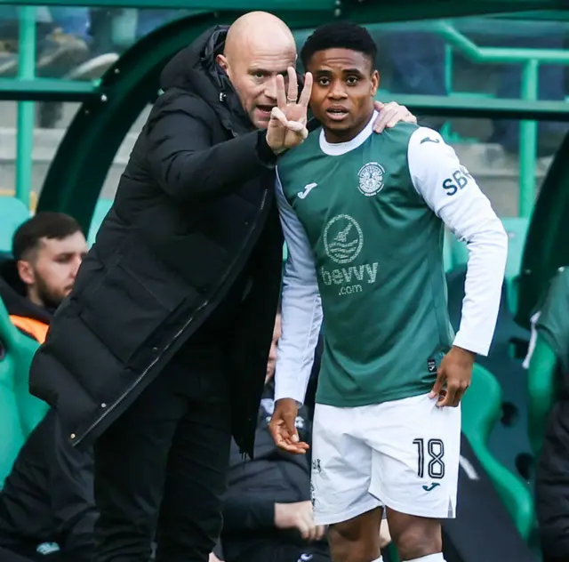 Hibernian head coach David Gray (L) and Thibault Klidje during a William Hill Premiership match between Hibernian and Livingston at Easter Road
