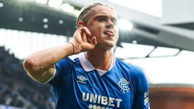 Thelo Aasgaard celebrates