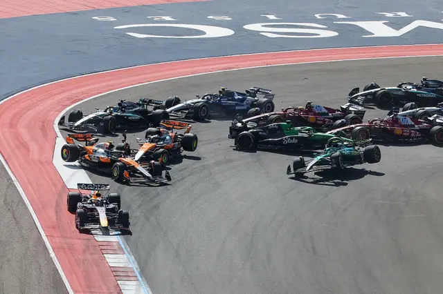 Oscar Piastri, Lando Norris and Nico Hulkenberg out of the race at Turn One at COTA