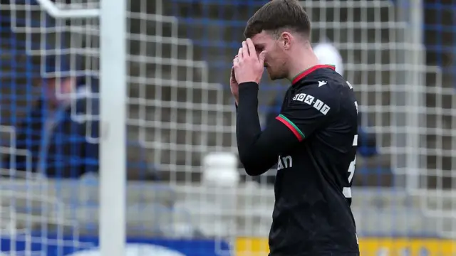 Glentoran lost penalty shootout to Carrick Rangers