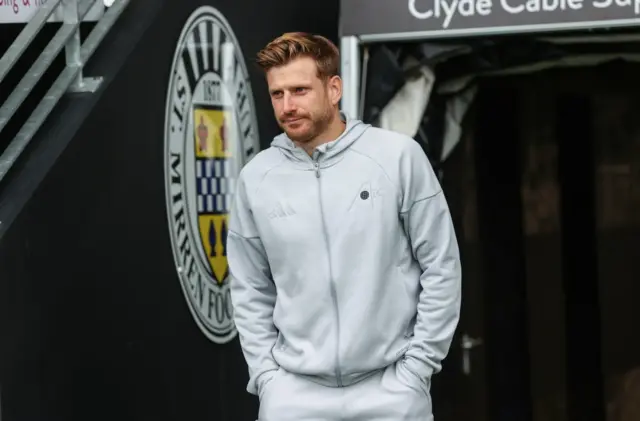 Aberdeen midfielder Stuart Armstrong arrives at the SMiSA Stadium