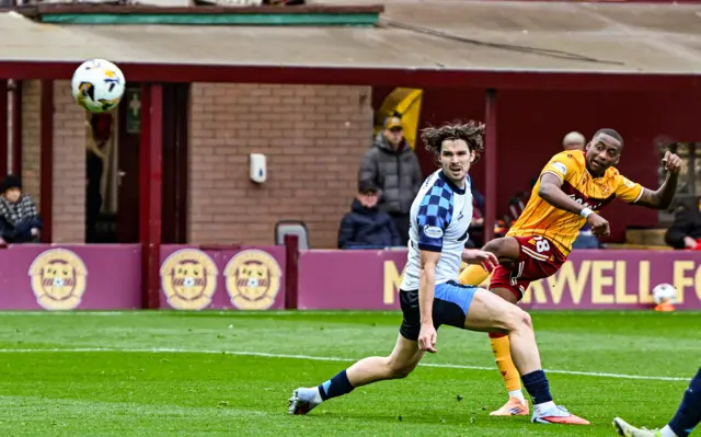 Tawanda Maswanhise curls Motherwell into the lead
