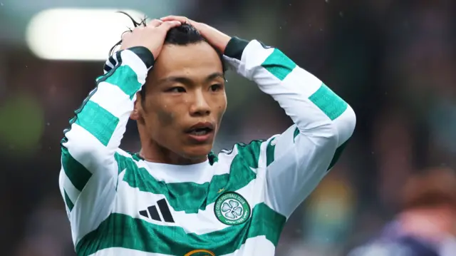 Reo Hatate with his hands on his head