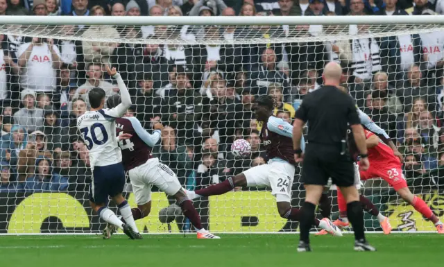 Rodrigo Bentancur scoring a goal