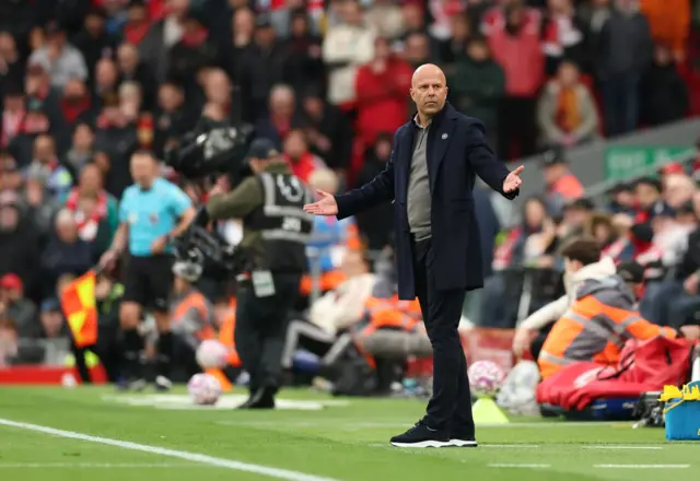 Arne Slot waves his arms in frustration