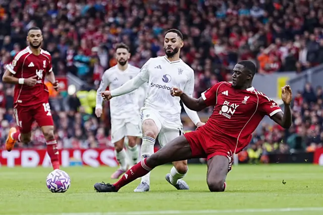 Konate tackles Cunha