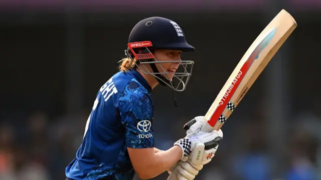 Heather Knight of England b