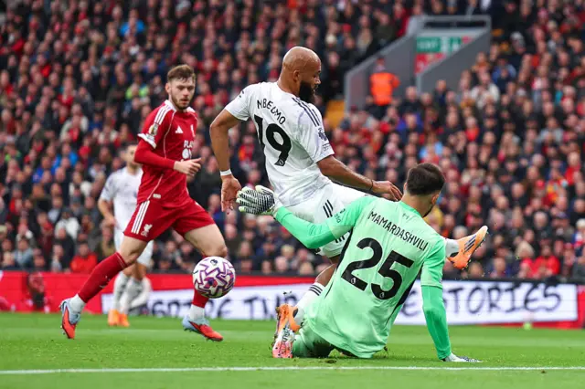 Mamardashvili saves from Mbeumo