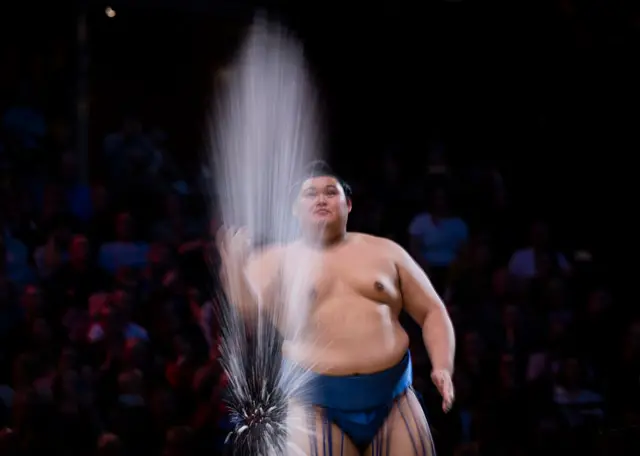Onosato throws salt