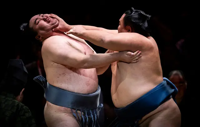 Kinbozan battles with Tamawashi