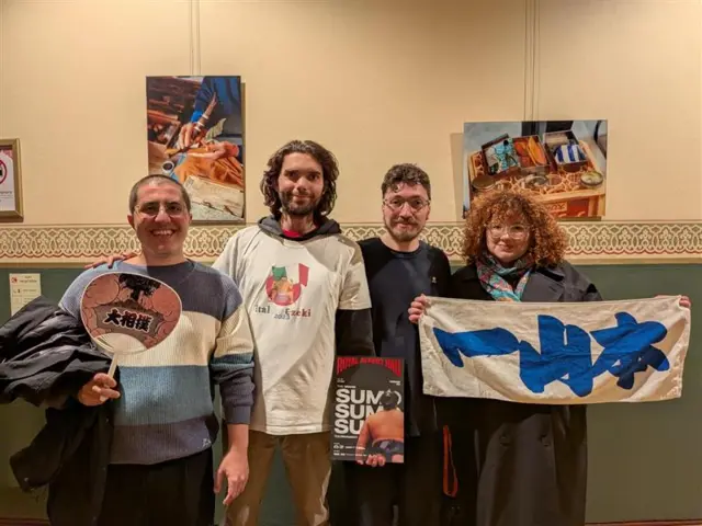 These friends are from an Italian sumo online community: Giandomenico, Paolo, Cezar and Julia (who's holding a Ichiyamamoto towel). I'm part of that community too and I'm meeting them for the first time here in London, after chatting for years. It's been great to see so many sumo fans getting together!