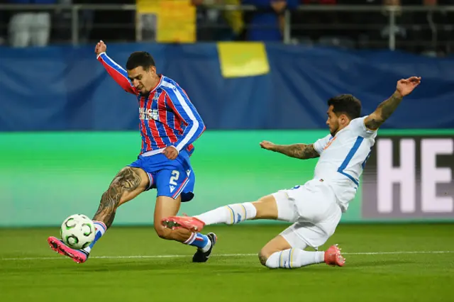 Daniel Munoz of Crystal Palace is challenged by Vladyslav Dubinchak