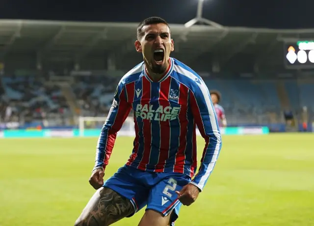 Daniel Munoz celebrates