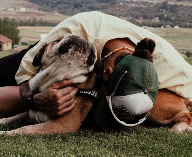 Lewis Hamilton hugs his dog, Roscoe