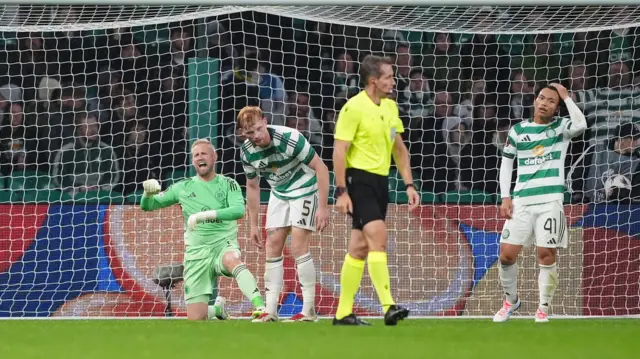 Kasper Schmeichel looks dejected