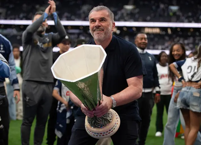 Ange Postecoglou with the Europa League trophy