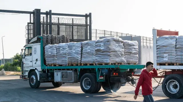 Lorry carrying aid at the Rafah crossing