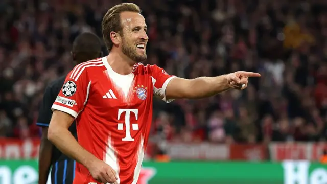 Harry Kane of Bayern Munich celebrates scoring his team's second goal