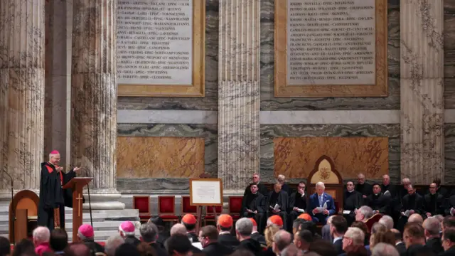 King sits on seat in St Paul's