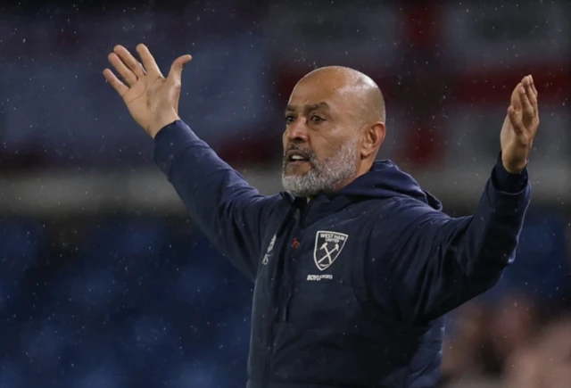 West Ham United manager Nuno Espirito Santo reacts