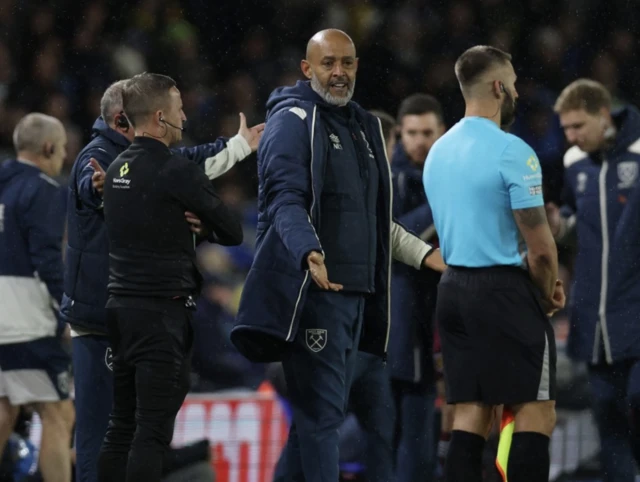 West Ham United manager Nuno Espirito Santo reacts