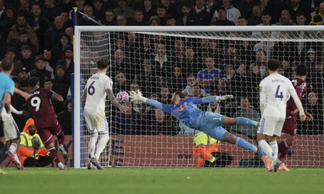 West Ham United's Mateus Fernandes scores