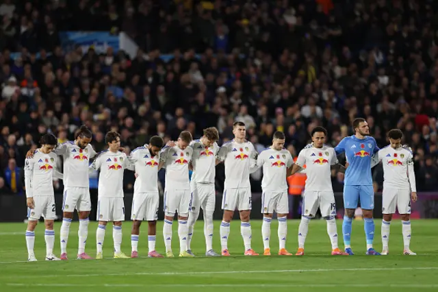 Leeds players respect a minute silence