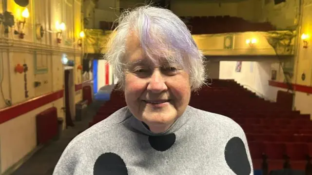 Dr Elin Jones