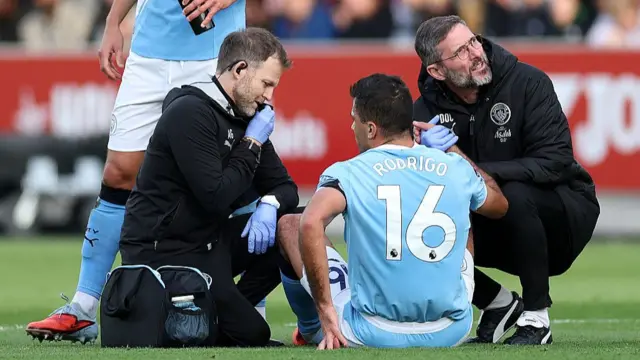Rodri picks up an injury against Brentford