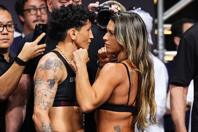 Virna Jandiroba faces off with Mackenzie Dern