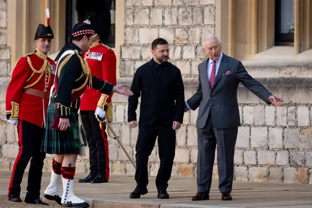 Guards and the King gesture in welcome to Zelensky