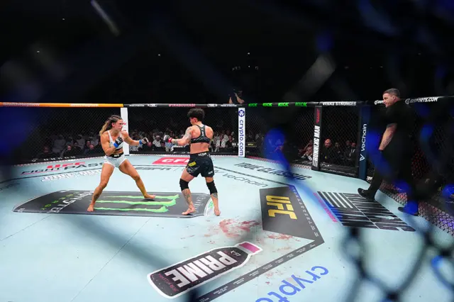 Mackenzie Dern battles Virna Jandiroba of Brazil