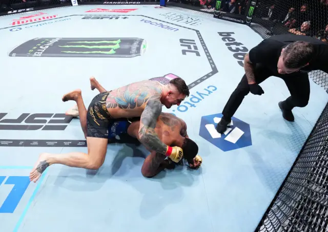 Tom Aspinall of England knocks out Curtis Blaydes