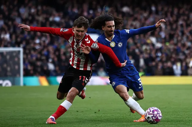Sunderland #11 Chris Rigg (L) vies with Chelsea #03 Marc Cucurella