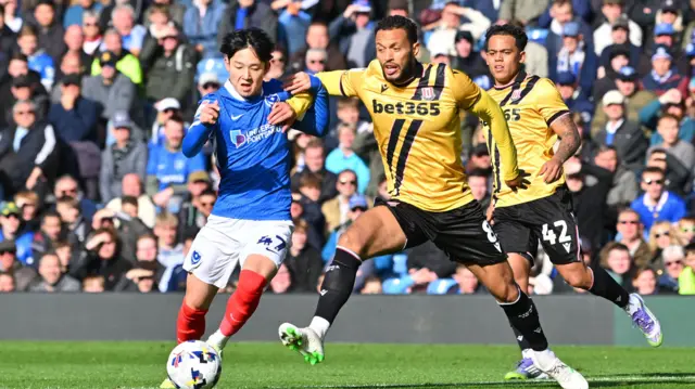 Yang Min-hyeok takes on Stoke's Lewis Baker