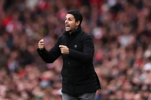 Mikel Arteta reacts