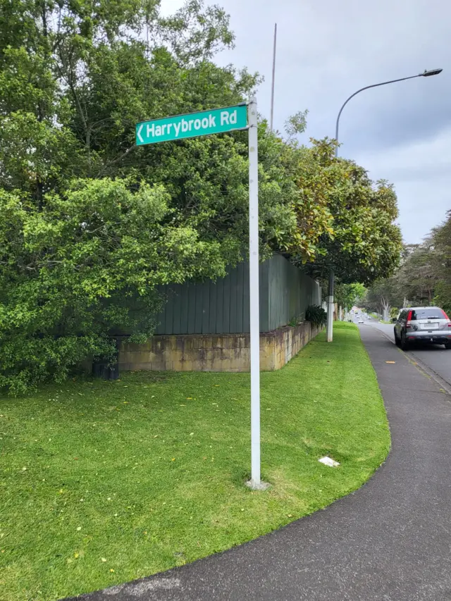 A street sign in Auckland saying 'Harrybrook Road'